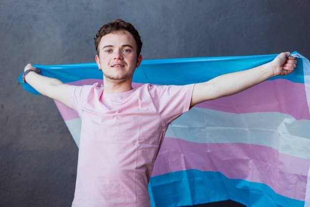 freiheit,selbstbewusst,transgender,transgenderflagge,frei,selbstbewusstsein,selbstbewußt,selbstbewußtsein,selbstsicher,selbstsicherheit,selbstvertrauen,souverän,lgbt,lgbtq ** freedom,self confident,transgender,trans pride flag,freedoms,self confidents,transgenders 539-pf5 ,model released, Symbolfoto
