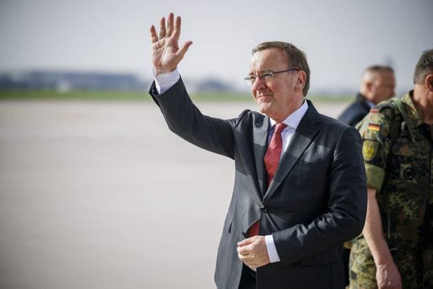 Federal Minister of Defense Boris Pistorius, SPD, bids farewell to the approximately 20 soldiers of the Lithuanian brigades pre-command at BER Airport The pre-command is to grow to a d Copyright: xThomasxImoxphotothek.dex