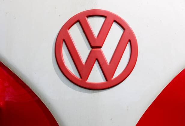 08 04 2024, Germany, NRW, Cars, Volkswagen, Oldtimer, VW Bulli with red and white paintwork, Bus, H license plate, red VW logo, Germany Copyright: xSnowfieldxPhotographyx SF080424VWBulliD2