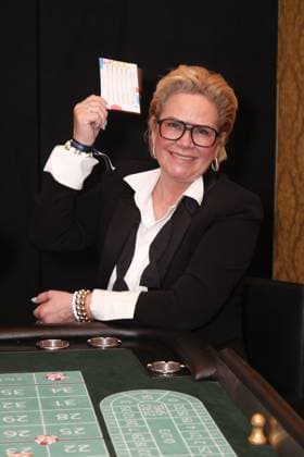 Claudia Effenberg at roulette, games evening for a good cause Under the motto Heart is the trump card , the gamblers at the Hamburg casino not only gambled at the roulette table, but also played parlor games such as Kniffel or Mensch ärgere Dich nicht - all as part of a charity event for the benefit of Budnianer Hilfe e V , which supp