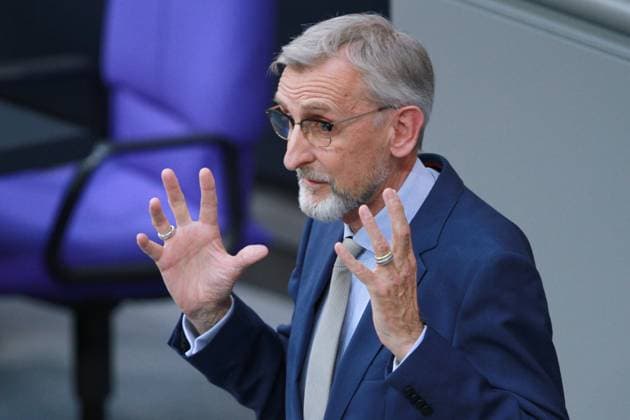Berlin, Germany, 10 04 2024 German Bundestag 162 Bundestag session Armin Schuster, CDU, Minister of the Interior of Saxony, delivers a speech in the debate on crime statistics 2023 Copyright: xdtsxNachrichtenagenturx dts_34090