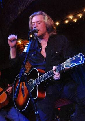 DARYL HALL AND JOHN OATES AT THE CAFE DE PARIS IN LONDON DARYL HALL AND JOHN OATES, WHO ARE IN THE UK TO PROMOTE THEIR NEW ALBUM OUR KIND OF SOUL , AT THE CAFE DE PARIS IN LONDON. 11 FEBRUARY 2005. PICTURES: ,  Copyright: xROBxCABLEx xAvalonx 0546348382