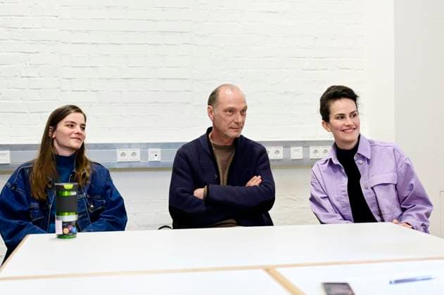 Emilie Neumeister, Martin Brambach and Saralisa Volm at the photo shoot on the set of the ARD crime thriller Tatort Schwesternliebe at Dresdens Kraftwerk Mitte Dresden, 25 04 2024 Foto:xM.xWehnertx xFuturexImagex tatort_dresden_4403