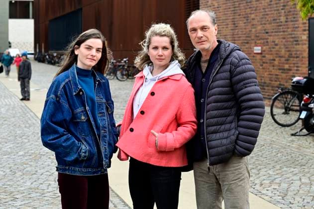 Emilie Neumeister, Cornelia Gröschel and Martin Brambach at the photo shoot on the set of the ARD crime thriller Tatort Schwesternliebe at Dresdens Kraftwerk Mitte Dresden, 25 04 2024 Foto:xM.xWehnertx xFuturexImagex tatort_dresden_4419