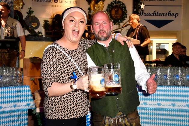 Julian F M Stoeckel and Björn Schwarz at the Maibock tapping at Hofbräu Wirtshaus Berlin Berlin, 30 04 2024 Foto:xN.xKubelkax xFuturexImagex maibockanstich_4432
