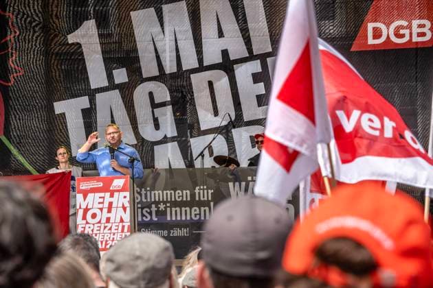 May Day rally of the DGB with speaker Frank Werneke, verdi chairman, Munich, Labor Day, 1 May 2024 Germany, Munich, 1 May 2024, May Day rally of the DGB with keynote speaker Frank Werneke, verdi chairman, trade union rally on 1 May on Marienplatz, trade unions demand more pay, a better work-life balance, more social security, Labor Day, public holi