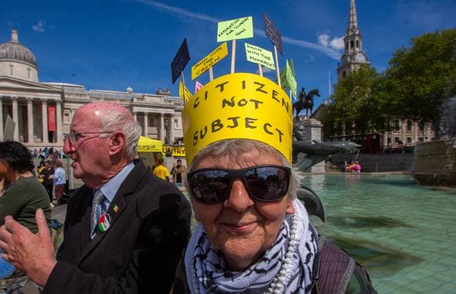 May 5, 2024, London, England, United Kingdom: Anti-monarchy group Republic stage a protest in Trafalgar Square on the first anniversary of the crowning of King Charles III. London United Kingdom - ZUMAs262 20240505_zip_s262_245 Copyright: xTayfunxSalcix