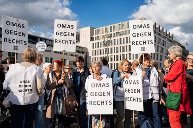 2024 05 05,Rally after attacks on politicians at Pariser Platz in front of the Brandenburg Gate The network Zusammen gegen rechts has organized this protest at short notice Omas gegen Rechts are on site