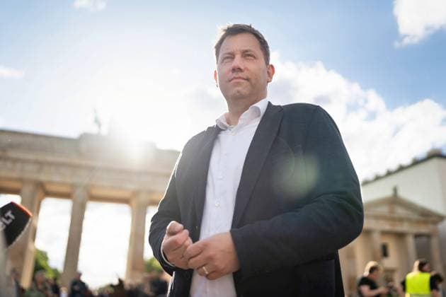 2024 05 05,Rally after attacks on politicians at Pariser Platz in front of the Brandenburg Gate The Network Together Against the Right organized this protest at short notice Lars Klingbeil SPD