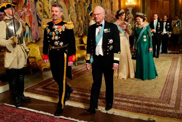 Bilder des Jahres 2024, Entertainment 05 Mai Entertainment Themen der Woche KW19 Entertainment Bilder des Tages Stockholm (Sweden), 06 05 2024.- Danish King Frederik X (L) and Queen Mary (rear-L) arrive with Swedish Queen Silvia (rear, R) and King Carl XVI Gustaf of Sweden (front, R) prior a gala dinner, hosted for Denmark s King Frederik X and Queen Mary, at the Royal Palace in Stockholm, Sweden, 06 May 2024. The Danish royal couple is on their first state visit to Sweden, during which, the royal couple will among other things, meet Danish and Swedish astronauts, visit the fleet station Berga and attend the gala dinner at the Royal Palace. (Dinamarca, Suecia, Estocolmo) Gala dinner for Danish royal couple on state visit in Stockholm !ACHTUNG: NUR REDAKTIONELLE NUTZUNG! Copyright: xIDAxMARIExODGAARDx EA1610 20240506-55013494936_1