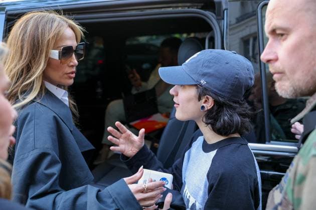 Jennifer Lopez and her daughter Emme go for a little shopping at Euro Photo a photography equipment store in Paris Jennifer Lopez and her daughter Emme go for a little shopping at Euro Photo a photography equipment store in Paris, France, on May 9, 2024 Jennifer Lopez and her daughter Emme go for a little shopping at Euro Photo a photography equipment store in Paris, France, on May 9, 2024 Paris France  Copyright: xAGENCEx xBESTIMAGExAGENCEx xBESTIMAGEx
