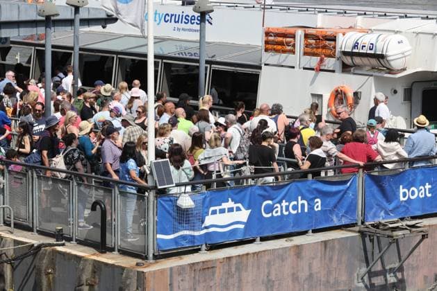 May 9, 2023, London, United Kingdom: Members of the public queue at Westminster pier for a cruise on River Thames during a mini heatwave in London. Warm weather conditions are forecasted over the next few days with the temperature reaching 25C in many parts of the UK. London United Kingdom - ZUMAs197 20230509_aab_s197_008 Copyright: xStevexTaylorx