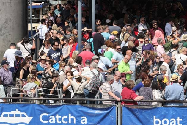 May 9, 2023, London, United Kingdom: Members of the public queue at Westminster pier for a cruise on River Thames during a mini heatwave in London. Warm weather conditions are forecasted over the next few days with the temperature reaching 25C in many parts of the UK. London United Kingdom - ZUMAs197 20230509_aab_s197_009 Copyright: xStevexTaylorx