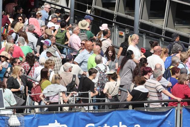 May 9, 2023, London, United Kingdom: Members of the public queue at Westminster pier for a cruise on River Thames during a mini heatwave in London. Warm weather conditions are forecasted over the next few days with the temperature reaching 25C in many parts of the UK. London United Kingdom - ZUMAs197 20230509_aab_s197_011 Copyright: xStevexTaylorx