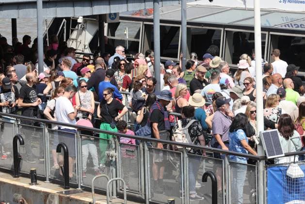 May 9, 2023, London, United Kingdom: Members of the public queue at Westminster pier for a cruise on River Thames during a mini heatwave in London. Warm weather conditions are forecasted over the next few days with the temperature reaching 25C in many parts of the UK. London United Kingdom - ZUMAs197 20230509_aab_s197_010 Copyright: xStevexTaylorx