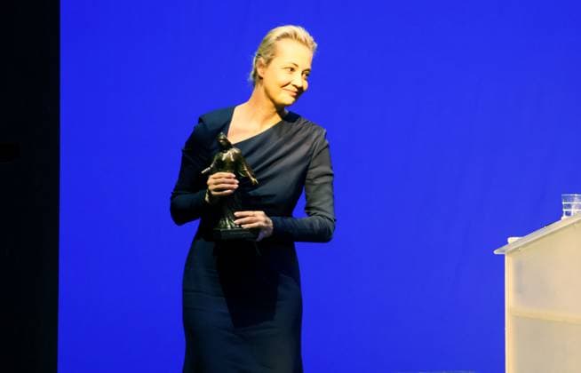 Russian dissident Alexei Navalny 1976 2024 is posthumously awarded the Dresden Peace Prize The widow of the opposition leader who died in February, Julia Navalnaya, accepts the award on 12 May at the Schauspielhaus Dresden Photo from 12 05 2024 Navalnys commitment to freedom, democracy and peace is honor Copyright: epd-bild MatthiasxSchumann 24_05_12_EPD_Friedenspreis_Nawalny_011