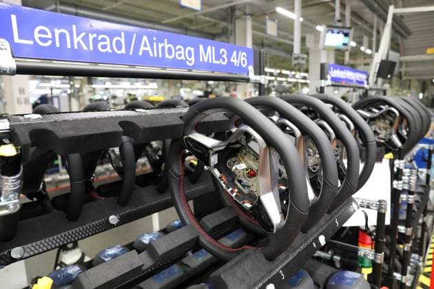 Wolfsburg Lower Saxony Wolfsburg, 23 05 2024, Volkswagen plant Wolfsburg, VW Golf and VW Tiguan production, the steering wheels for a Golf 8 GTI