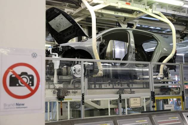 Wolfsburg Lower Saxony Wolfsburg, 23 05 2024, Volkswagen plant Wolfsburg, VW Golf and VW Tiguan production assembly lines Golf 8, wedding, production line chassis, transmission and engine are inserted into the body