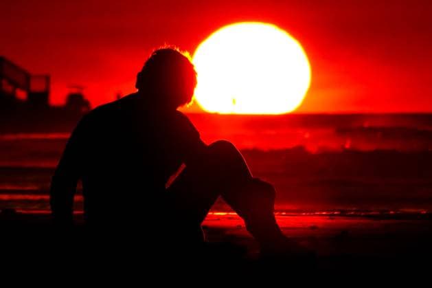May 23, 2024, Isle Of Palms, Sc, United States: A beach goer, silhouetted by the sunrise, watches as the fireball of a sun rises over the Atlantic Ocean horizon, May 23, 2024 in Isle of Palms, South Carolina. Isle Of Palms United States - ZUMAe02_ 20240523_zaf_e02_002 Copyright: xRichardxEllisx