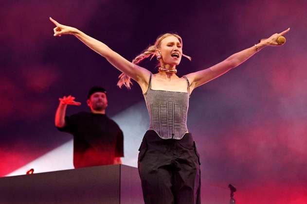 Daniel Grunenberg and Carolin Niemczyk from Glasperlenspiel live at a concert at the democracy festival celebrating 75 years of the Basic Law on the 360 degree stage between the Chancellery and the German Bundestag Berlin, 24 05 2024 Foto:xF.xKernx xFuturexImagex glasperlenspiel_4529