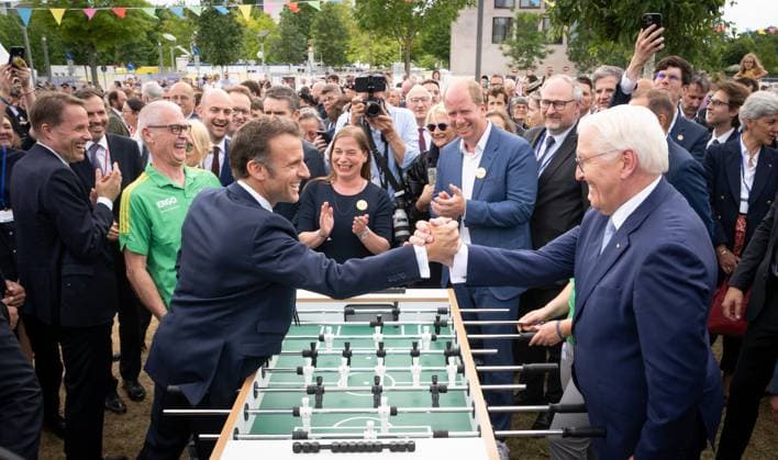 Visit by the President of the French Republic 75 years of the Basic Law Democracy Festival The two presidents play a foosball match at the Dem