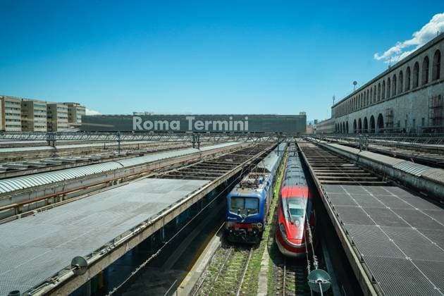 Roma Termini, station, trains, tracks, platforms, blue sky, modern architecture, urban environment, travelers, transport, high-speed train, regional train, infrastructure, central station, Italy, rail travel, train traffic, city center, transport hub, railroad station, public transport, express train, train terminal, locomotive, railroad tracks, platforms, Copyright: xJoeranxSteinsiekx