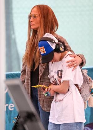 Jennifer Lopez and Emme Maribel Muniz visit a Flea Market Featuring: Jennifer Lopez and Emme Maribel Muniz Where: Los Angeles, California, United States When: 02 Jun 2024 Credit: BauerGriffin INSTARimages EDITORIAL USE ONLY. NOT FOR USE BY NEWSPAPERS BASED IN THE UK. Copyright: xBellocqimagesx instar53813166