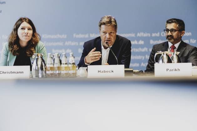 L R Anna Christmann, Federal Government Coordinator for German Aerospace Policy, Robert Habeck Buendnis 90 Die Gruenen , Federal Minister of Economics and Climate Protection and Vice Chancellor, and Chirag Parikh, Executive Secretary of the US National Space Council, recorded during the opening speeches of the German Copyright: xFlorianxGaertnerxphotothek.dex