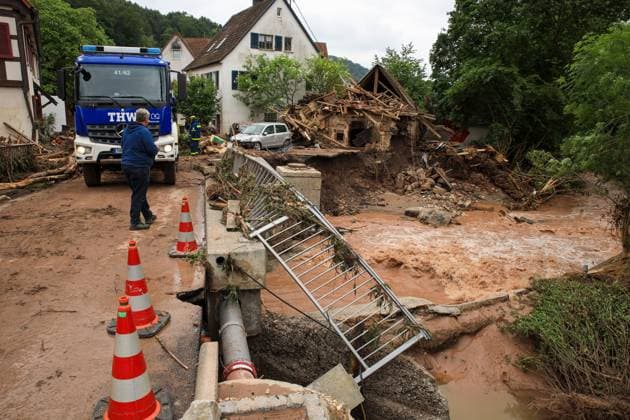 Floods, In one part of Rudersberg there is only rubble and ashes For days, helpers in Bavaria and Baden Württemberg have been fighting the flood and its consequences The flood situation is still dynamic and confusing Many small communities are affected, in some places the situation is even getting worse Rudersberg Baden Württemberg Germany Klaffenbach Copyright: x xonw-imagesx xAlexanderxWolfx