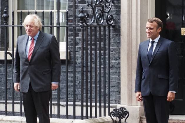 French President Emmanuel Macron visits UK PM Boris Johnson 10 Downing Street, London, UK - 18 June 2020. French President Emmanuel Macron in London to mark the 80th anniversary of Charles de Gaulle’s radio appeal to his countrymen to resist Nazi occupation, and to discuss Brexit with British Prime Minister Boris Johnson. London, England, UK on June 18, 2020. CAP JOR JOR London Greater London Great Britain Copyright: xNilsxJorgensen CapitalxPicturesx