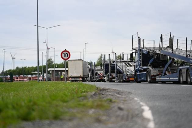 Standstill in Emden Numerous car transporters waiting outside the terminal of EVAG Emder Verkehrs und Automotive GmbH In Emden on Friday morning, June 14, 2024 seaport employees of the trade union Verdi went on a warning strike The first shift of EVAG Emder Verkehrs und Automotive GmbH was affected, said Verdi negotiator Maren Ulbrich Emden Lo Copyright: xdiebildwerftx