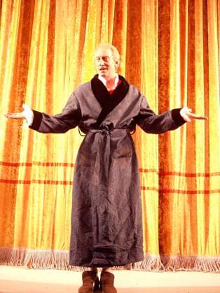 CHARLES DANCE IN THE PLAY WHAT I WROTE CHARLES DANCE IS THE FIRST MYSTERY CELEBRITY FOR THE PLAY WHAT I WROTE STARRING SEAN FOLEY AND HAMISH MCCOLL WHEN THE FORMER WEST END SMASH HIT BEGINS IT LIMITED UK TOUR IN WOKING S NEW VICTORIA THEATRE. 25TH SEPTEMBER 2002. PICTURES GS,  Copyright: xGeoffxSwainex xAvalonx 0544628096