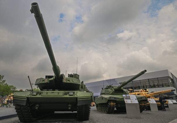 Eurosatory: The World s Largest Defense And Security Exhibition VILLEPINTE, FRANCE - JUNE 21: (L-R) Leopard 2 A8, Leopard 2A-RC 3.0 main battle tank, the French-German joint venture, KNDS, and Leclerc Evolution 120mm Manned Ascalon Turret, on display at the Eurosatory Defense and Security expo, on June 21, 2024, in Paris-Nord Villepinte exhibition center, Seine-Saint-Denis, France. Eurosatory, held biennially in Paris-Nord Villepinte Exhibition Centre, is the largest international exhibition for the land and air-land defense and security industry. Villepinte France Copyright: xArturxWidakx originalFilename: widak-eurosato240621_npvyv.jpg