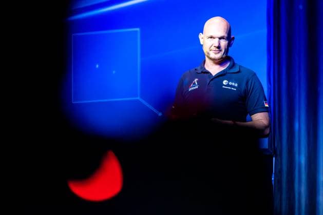 Dr Alexander Gerst gives inspiring lecture on space travel 24 06 24, Limburg Dr Alexander Gerst gives inspiring lecture on space travel Dr Alexander Gerst, also known as Astro Alex , gives a captivating lecture on stage The German astronaut shares his experiences and insights from space travel with an enthusiastic audience Limburg Hessen Germany