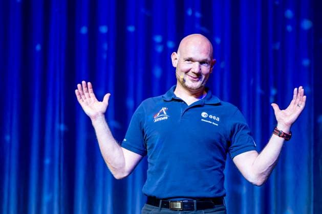 Dr Alexander Gerst gives inspiring lecture on space travel 24 06 24, Limburg Dr Alexander Gerst gives inspiring lecture on space travel Dr Alexander Gerst, also known as Astro Alex , gives a captivating lecture on stage The German astronaut shares his experiences and insights from space travel with an enthusiastic audience Limburg Hessen Germany