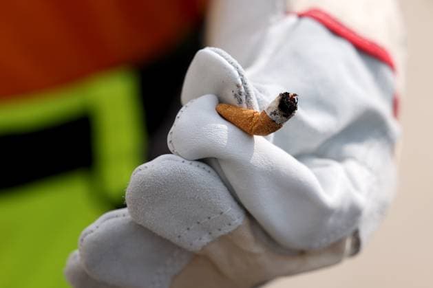 The problem with garbage Cigarette butts are often simply thrown on the ground and the garbage cans provided are not used City cleaning, cigarette butts in a hand with a glove Symbolic image Smoking, garbage disposal Rubbish disposal on 27 06 2024 in Siegen Germany