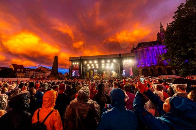 Clueso live at a concert on the Domplatz Erfurt, 06 07 2024 Foto:xM.xKremerx xFuturexImagex clueso_4733
