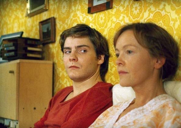 Goodbye Lenin - filmstill GOODBYE LENIN DANIEL BRUEHL KATRIN SASS Filmstill - Editorial Use Only Ref: FB Supplied by EDITORIAL USE ONLY Copyright: xSuppliedxbyxCapitalxPicturesx