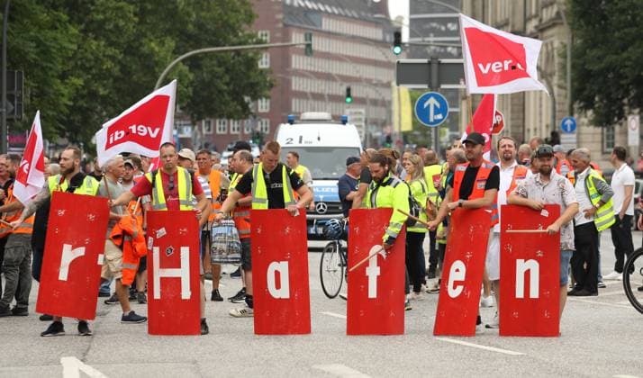 Warning strike by employees in the Port of Hamburg It is taking place as part of the collective bargaining round for seaports in order to increase the pressure on the employers ahead of the fourth round of negotiations In addition, the employees are protesting against the planned entry of the container shipping company MSC into Hamburger Hafen und Logistik AG HHLA St Georg Hamburg