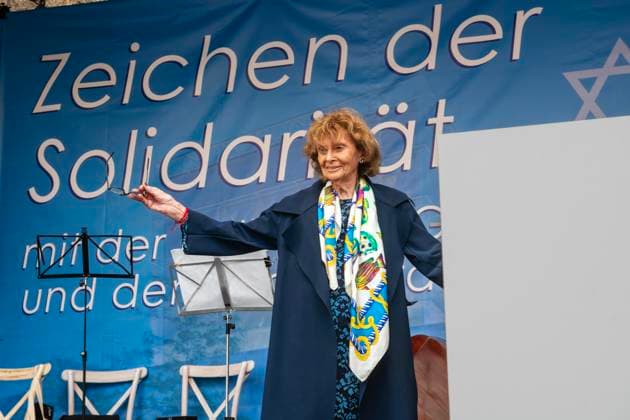 Charlotte Knobloch, President of the Jewish Community, Munich, July 2024 Germany, Munich, July 10, 2024, Charlotte Knobloch, President of the Jewish Community of Munich and Upper Bavaria, at the event Signs of Solidarity with the Jewish Community and the State of Israel, Jakobsplatz, Ms. Knobloch on stage after her speech