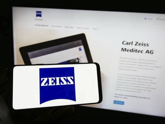 Stuttgart, Germany, 09-17-2023: Person holding mobile phone with logo of medical technology company Carl Zeiss Meditec AG on screen in front of web page. Focus on phone display, Europe Copyright: imageBROKER TimonxSchneider ibliqx10723746.jpg