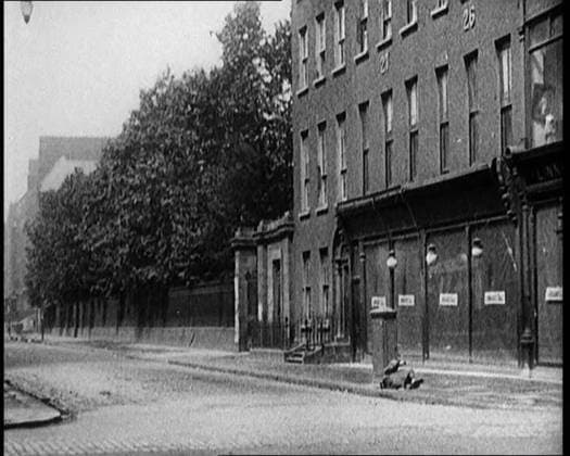 RECORD DATE NOT STATED Damaged Buildings and Empty Streets in Dublin as a Result of Fighting, 1922. From Time to Remember - Sitting Still And Going Slowly, 1922 (Reel 4); a review of events in 1922 including Irish Troubles, war between Greece and Turkey and developments in aviation and radio. Copyright:xBritishxPathexLtd HeritagexImagesxBritishxPathexLtdx IMAGO, ! ACHTUNG: AUFNAHMEDATUM GESCHÄTZT!  Copyright:BritishxPathexLtd HeritagexImagesxBritishxPathexLtdx IMAGO
