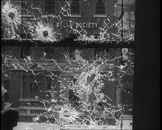 RECORD DATE NOT STATED View Out of a Broken Window Resulting from Fighting in Dublin, 1922. From Time to Remember - Sitting Still And Going Slowly, 1922 (Reel 4); a review of events in 1922 including Irish Troubles, war between Greece and Turkey and developments in aviation and radio. Copyright:xBritishxPathexLtd HeritagexImagesxBritishxPathexLtdx IMAGO, ! ACHTUNG: AUFNAHMEDATUM GESCHÄTZT!  Copyright:BritishxPathexLtd HeritagexImagesxBritishxPathexLtdx IMAGO