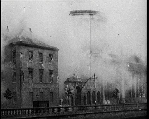 RECORD DATE NOT STATED Smoking and Burnt Out Buildings in Dublin, 1922. From Time to Remember - Sitting Still And Going Slowly, 1922 (Reel 4); a review of events in 1922 including Irish Troubles, war between Greece and Turkey and developments in aviation and radio. Copyright:xBritishxPathexLtd HeritagexImagesxBritishxPathexLtdx IMAGO, ! ACHTUNG: AUFNAHMEDATUM GESCHÄTZT!  Copyright:BritishxPathexLtd HeritagexImagesxBritishxPathexLtdx IMAGO