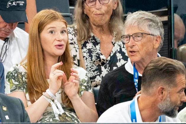 Bilder des Jahres 2024, Entertainment 08 August Entertainment Bilder des Tages Cà là britàs attend the Gymnastique artistique fà minine, final du concours gà nà ral during the Paris 2024 JO Olympic Games at the Palais omnisports Bercy Arena Bill Gates with his daughter Jennifer Gates Cà là britàs attend the Gymnastique artistique fà minine, final du concours gà nà ral lors des Jeux Olympiques de Paris 2024 JO au Palais omnisports Bercy Arena, final du concours gà nà ral lors des Jeux Olympiques de Paris 2024 JO au Palais omnisports Bercy Arena, à Paris, France, le 1er aoà t 20241 Jacovides Perusseau Bestimage Celebrities attend the Womens Artistic Gymnastics All Around Final during the Paris 2024 Olympic Games Olympics at Palais Omnisports Bercy Arena in Paris, France, August 1, 20241 Paris France Copyright: xJacovides-Perusseaux xBestimagexJacovides-Perusseaux xBestimagex
