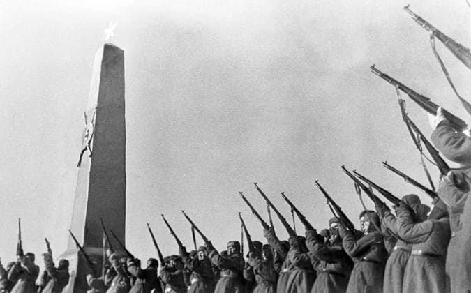 Great Patriotic War 5657663 01.02.1943 The Great Patriotic War (1941-1945). The Battle of Stalingrad, July 1942 - February 1943. The first obelisk for the fallen defenders of Stalingrad on Mamayev Kurgan unveiled in February 1943. Zelma Volgograd Russia  Copyright: xZelmax