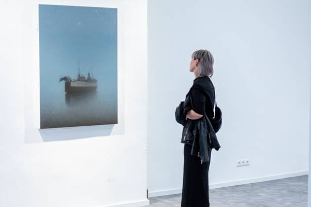 Visitor looking at a painting by Urlik Moller GER, Exhibition opening, Vernissage, Die Andere Landschaft, Ulrik Möller, Spielhalle KUNST, Greifswald