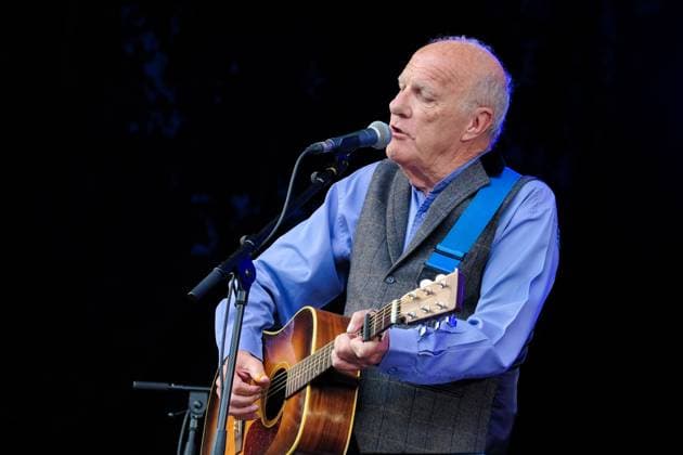 Entertainment Bilder des Tages August 10, 2024, Williamscot, Oxfordshire, United Kingdom: English comedian, folk singer and guitarist, Richard Digance performs live on stage at Fairport s Cropedy Convention. Richard Digance is a former member of British folk band Pisces, and has supported Jethro Tull , Steeleye Span, Tom Jones, Elkie Brooks, Supertramp and Joan Armatrading. He worked for BBC Radio presenting his show A Digence Indulgence which ran for 7 years Williamscot United Kingdom - ZUMAs197 20240810_aaa_s197_032 Copyright: xDawnxFletcher-Parkx