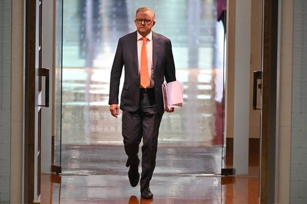 QUESTION TIME, Prime Minister Anthony Albanese arrives for Question Time in the House of Representatives at Parliament House in Canberra, Tuesday, August 13, 2024. ( NO ARCHIVING, EDITORIAL USE ONLY, NO USE IN BOOKS WITHOUT CONSENT CANBERRA AUSTRALIAN CAPITAL TERRITORY AUSTRALIA PARLIAMENT HOUSE  Copyright: xMICKxTSIKASx 20240813117504636973