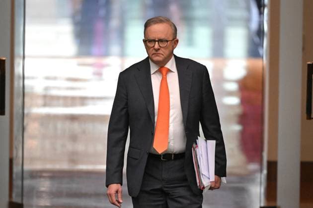 QUESTION TIME, Prime Minister Anthony Albanese arrives for Question Time in the House of Representatives at Parliament House in Canberra, Tuesday, August 13, 2024. ( NO ARCHIVING, EDITORIAL USE ONLY, NO USE IN BOOKS WITHOUT CONSENT CANBERRA AUSTRALIAN CAPITAL TERRITORY AUSTRALIA PARLIAMENT HOUSE  Copyright: xMICKxTSIKASx 20240813190490621540